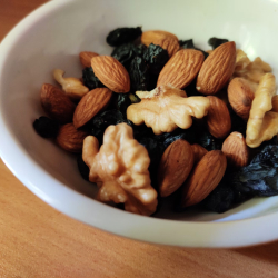 Produkty orzechowe w diecie sportowca – jak wspierają regenerację i wydolność?